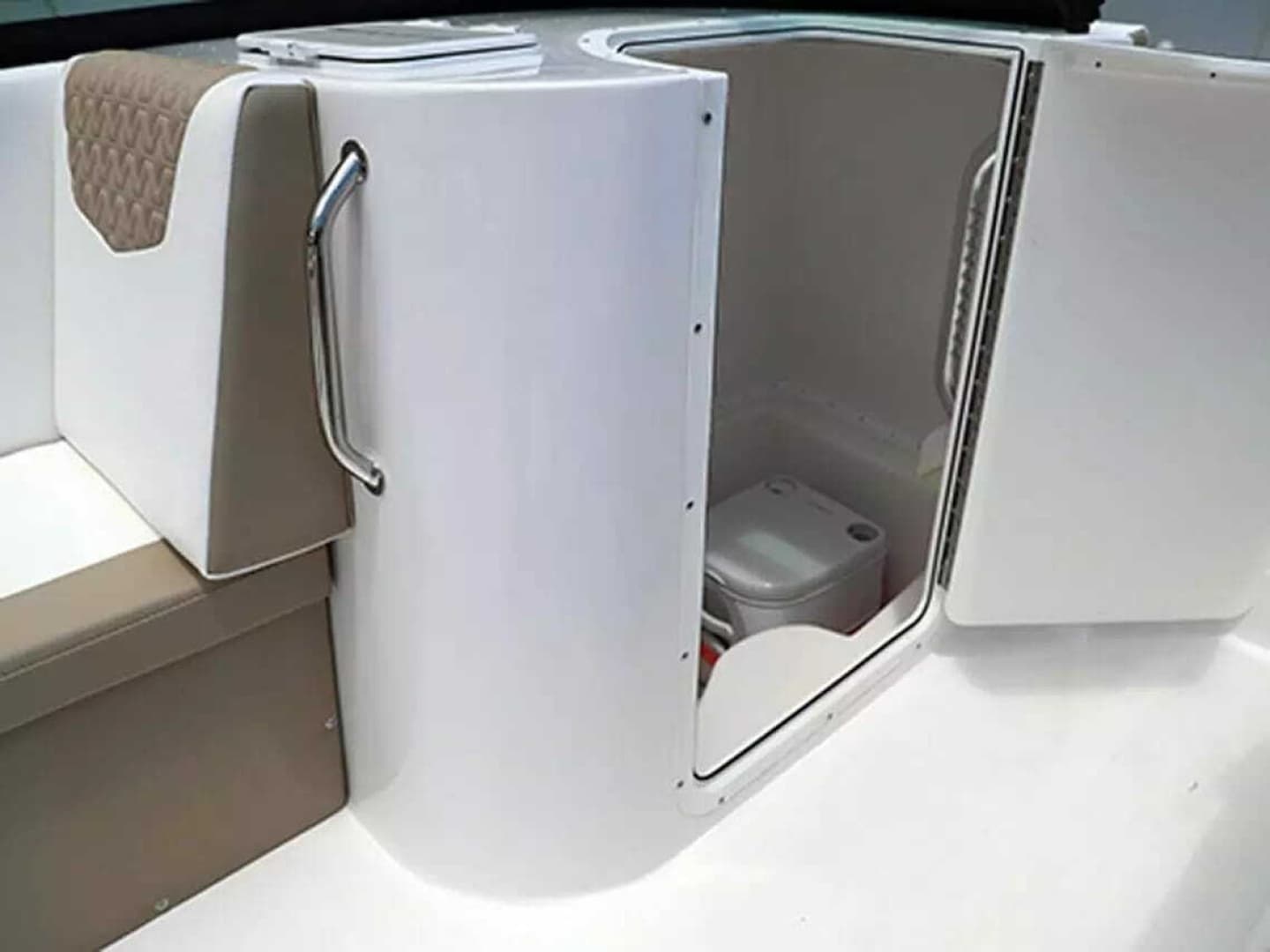 2026 Twin Vee 240 GFX DC