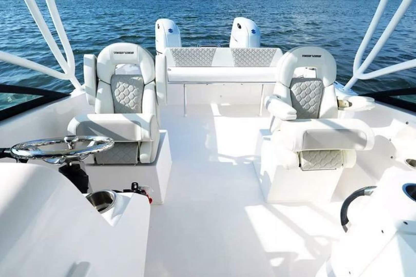 2026 Twin Vee 240 GFX DC