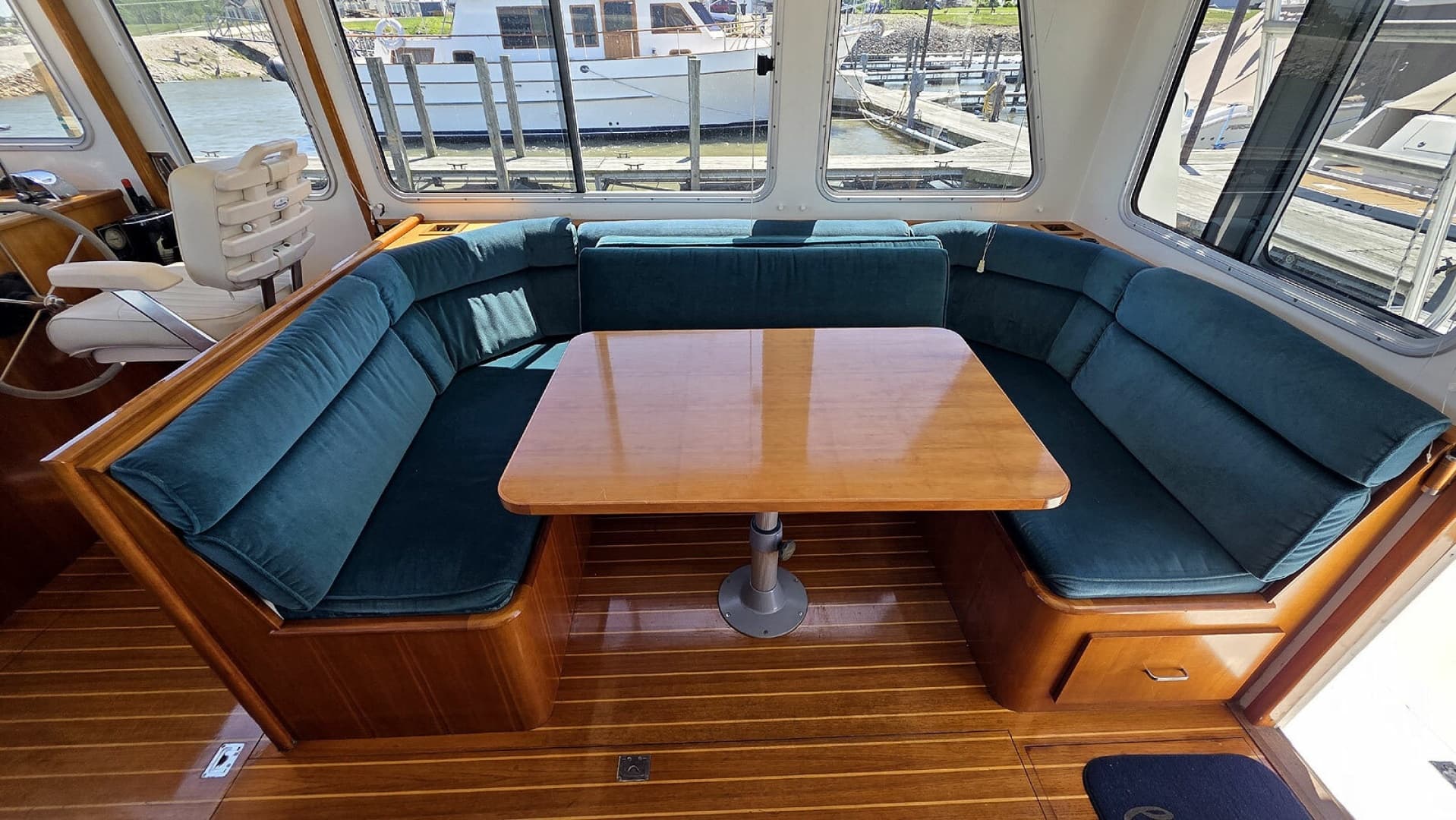 Main Cabin Dinette