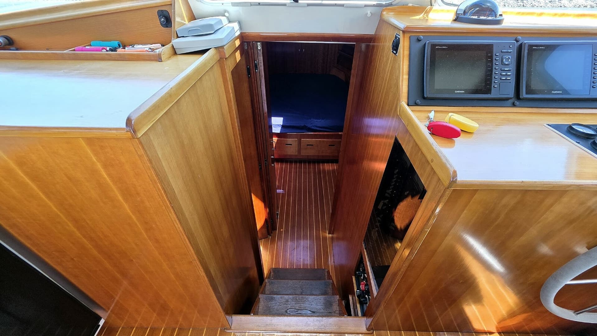 Main Cabin Berthing Companionway