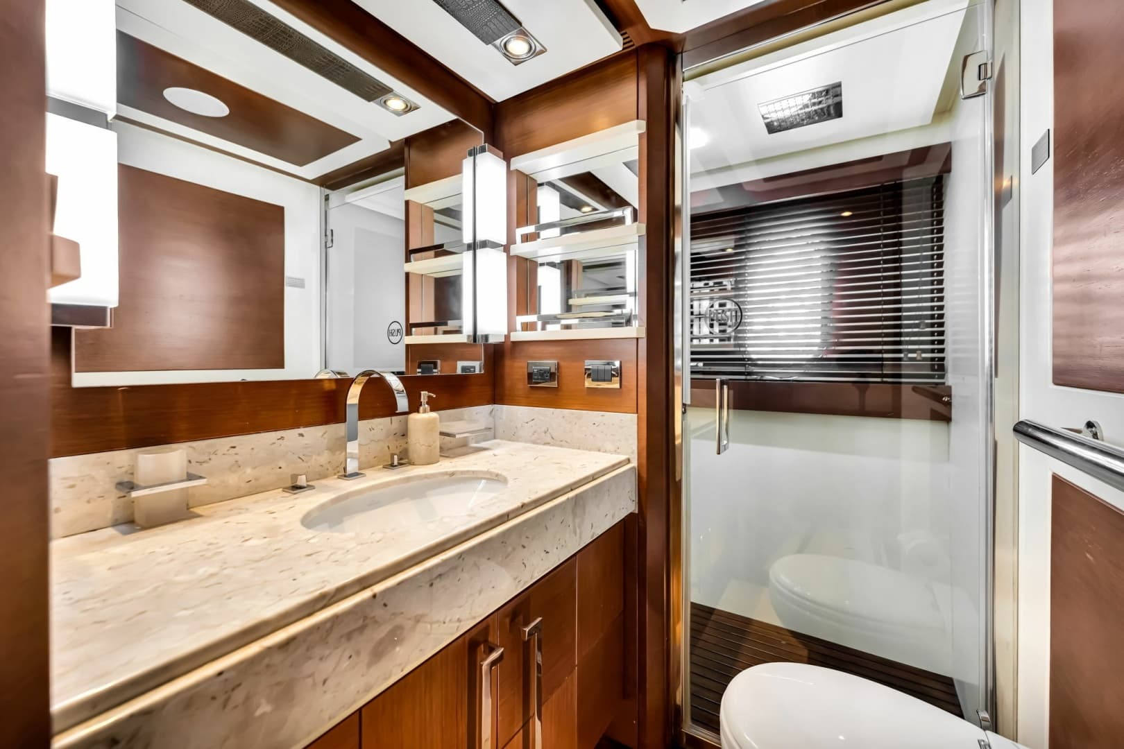 2005 Azimut 105