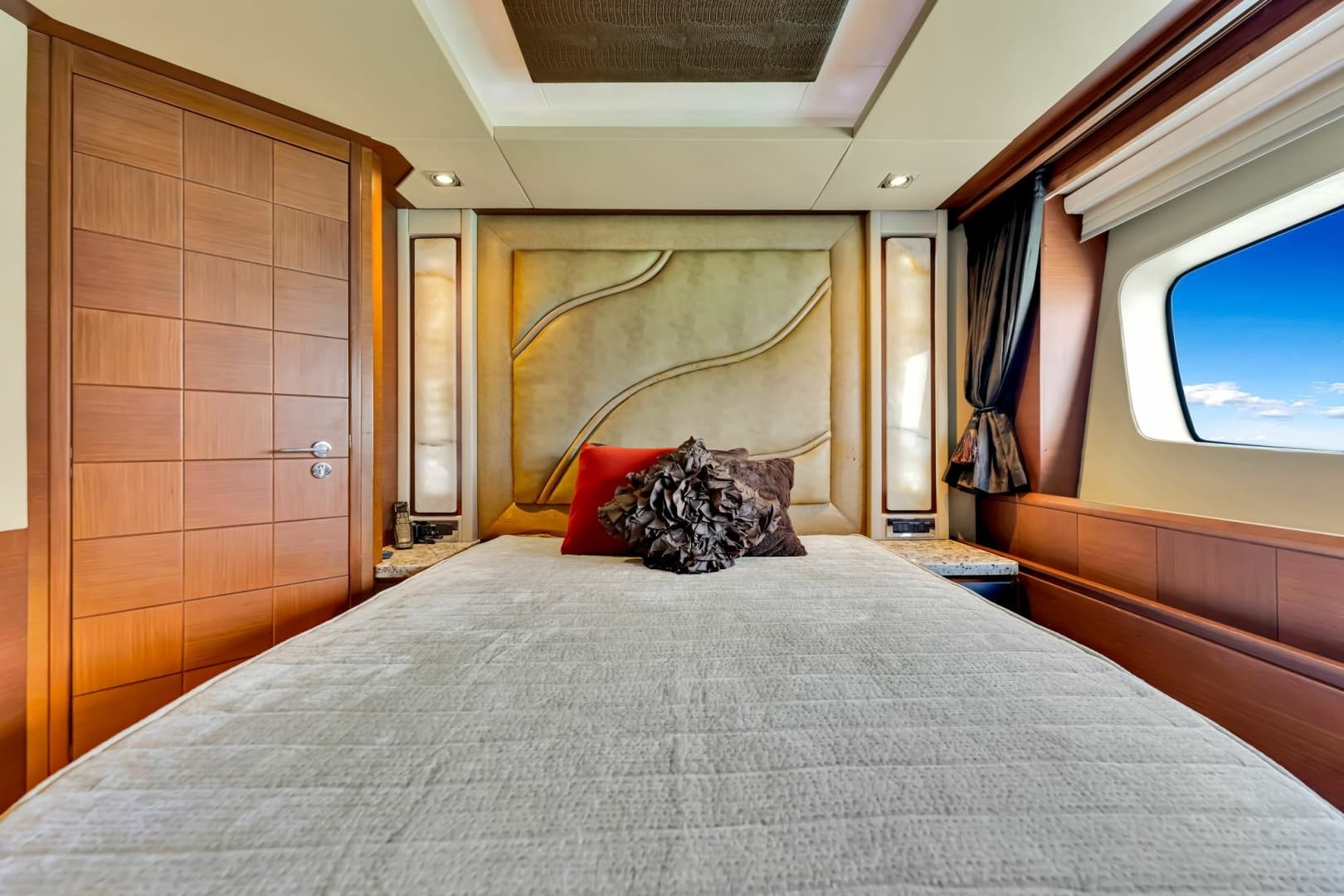 2005 Azimut 105