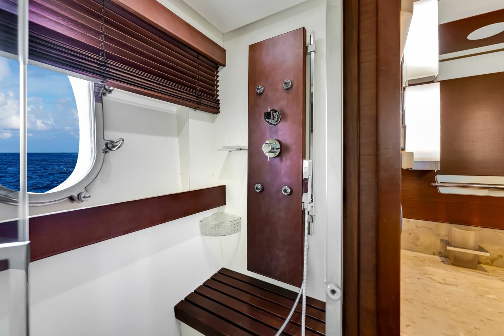 2005 Azimut 105