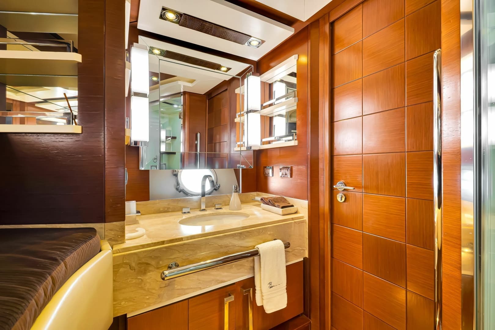 2005 Azimut 105