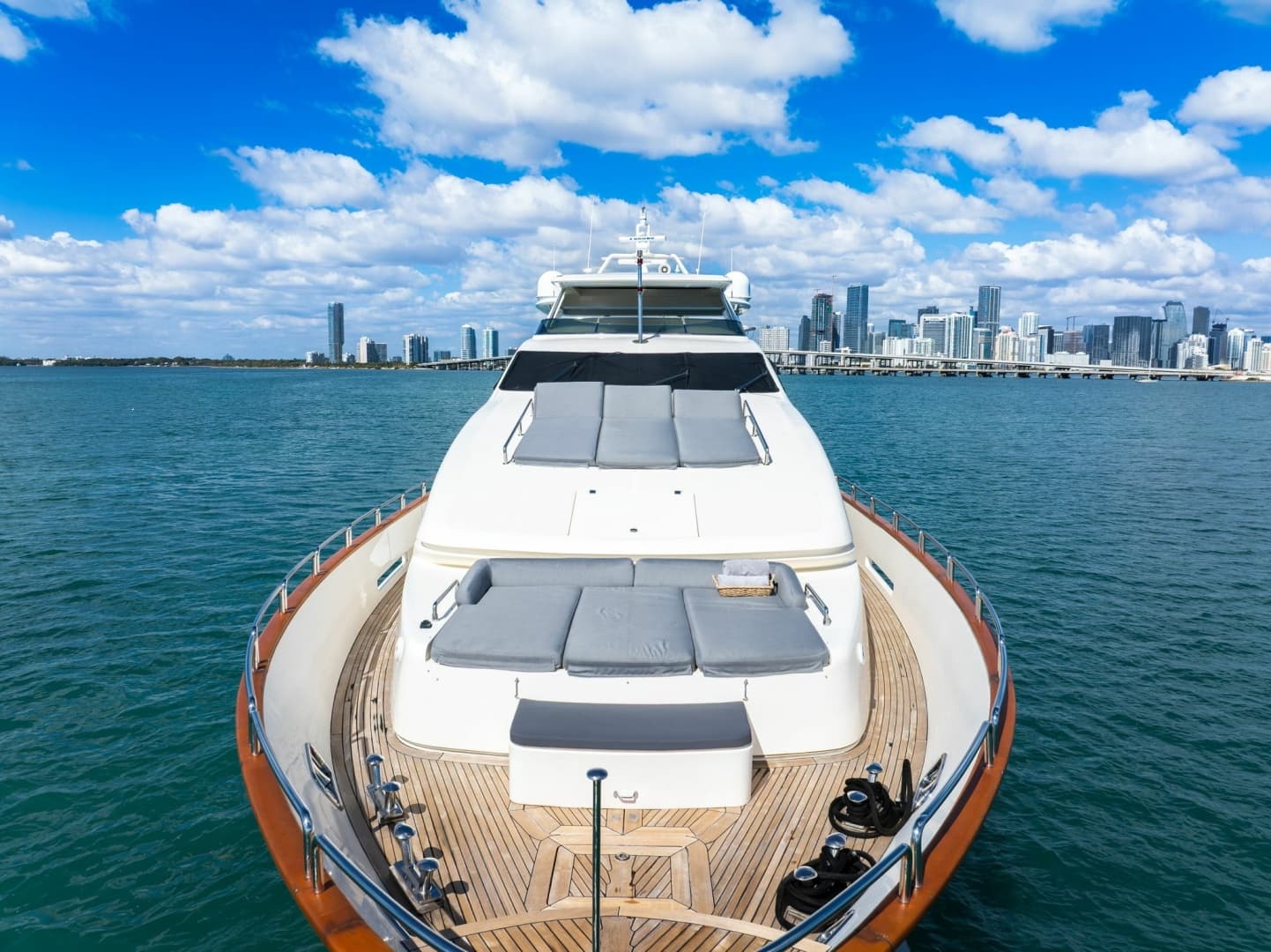 2005 Azimut 105
