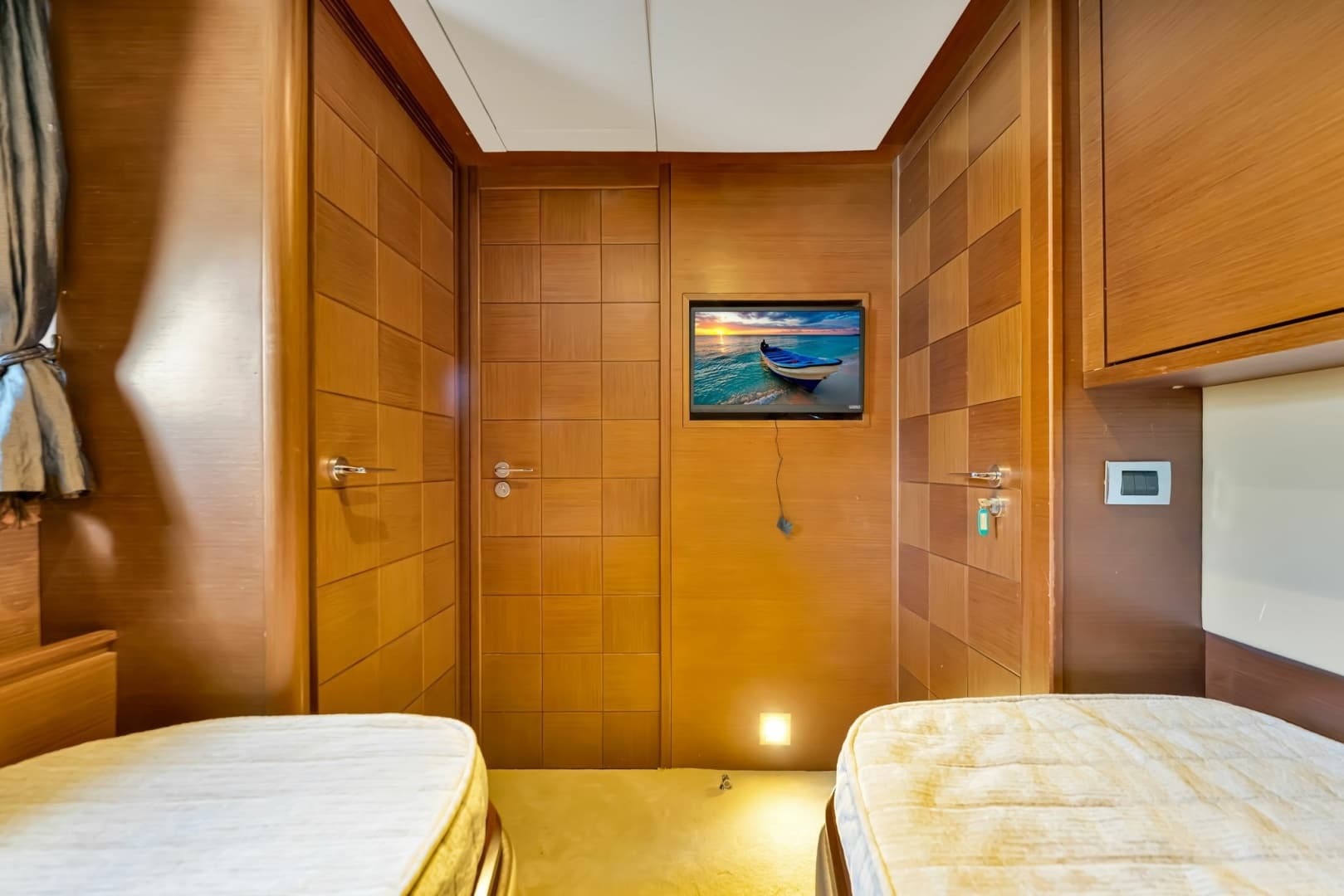 2005 Azimut 105