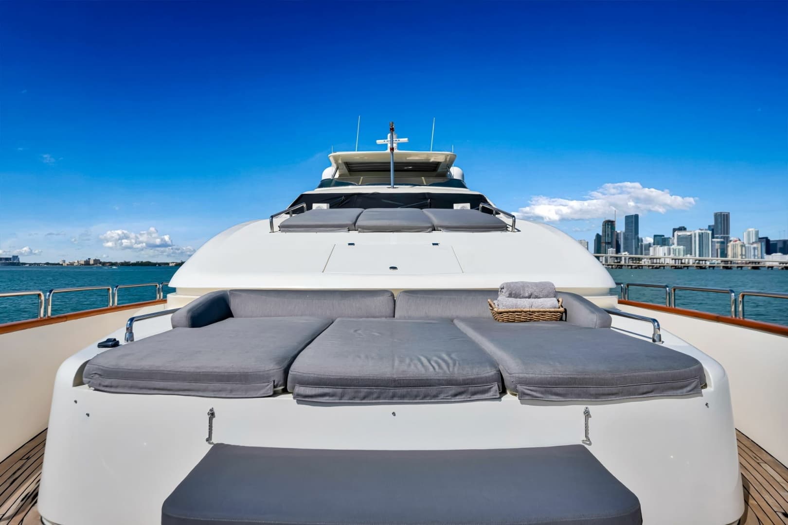 2005 Azimut 105