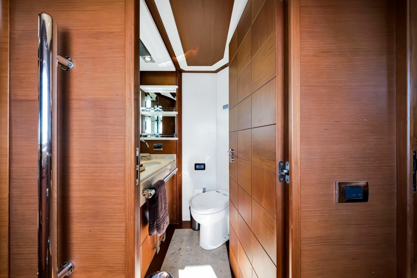 2005 Azimut 105