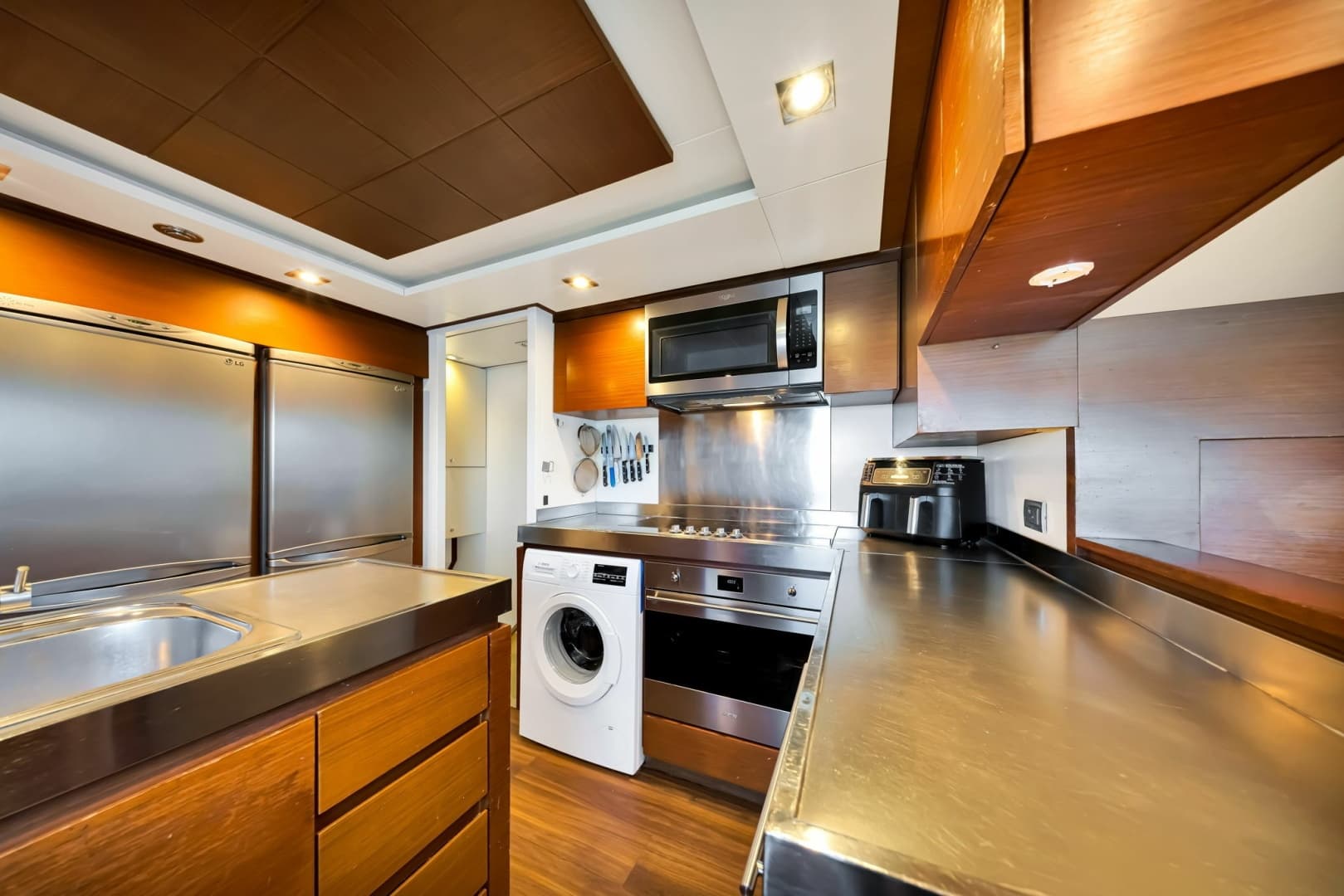 2005 Azimut 105