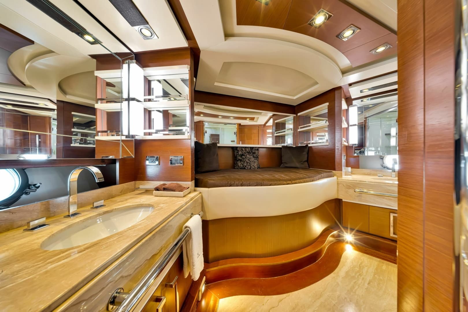 2005 Azimut 105