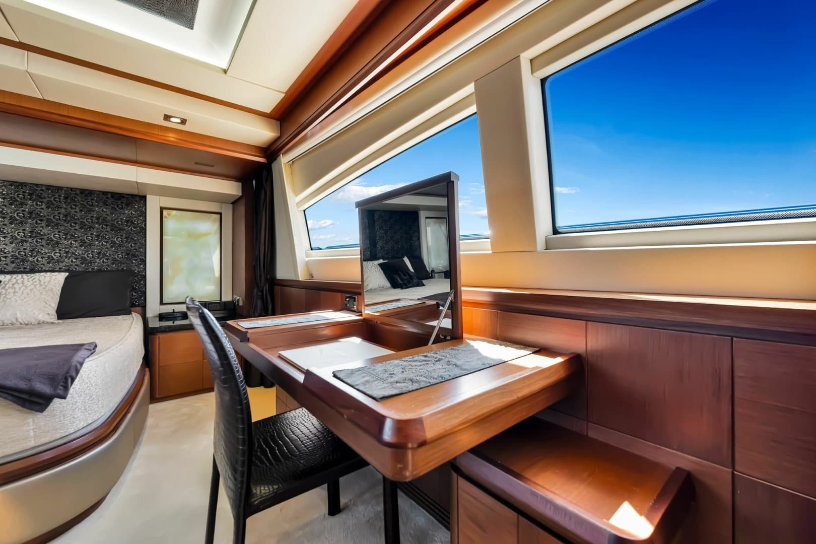 2005 Azimut 105