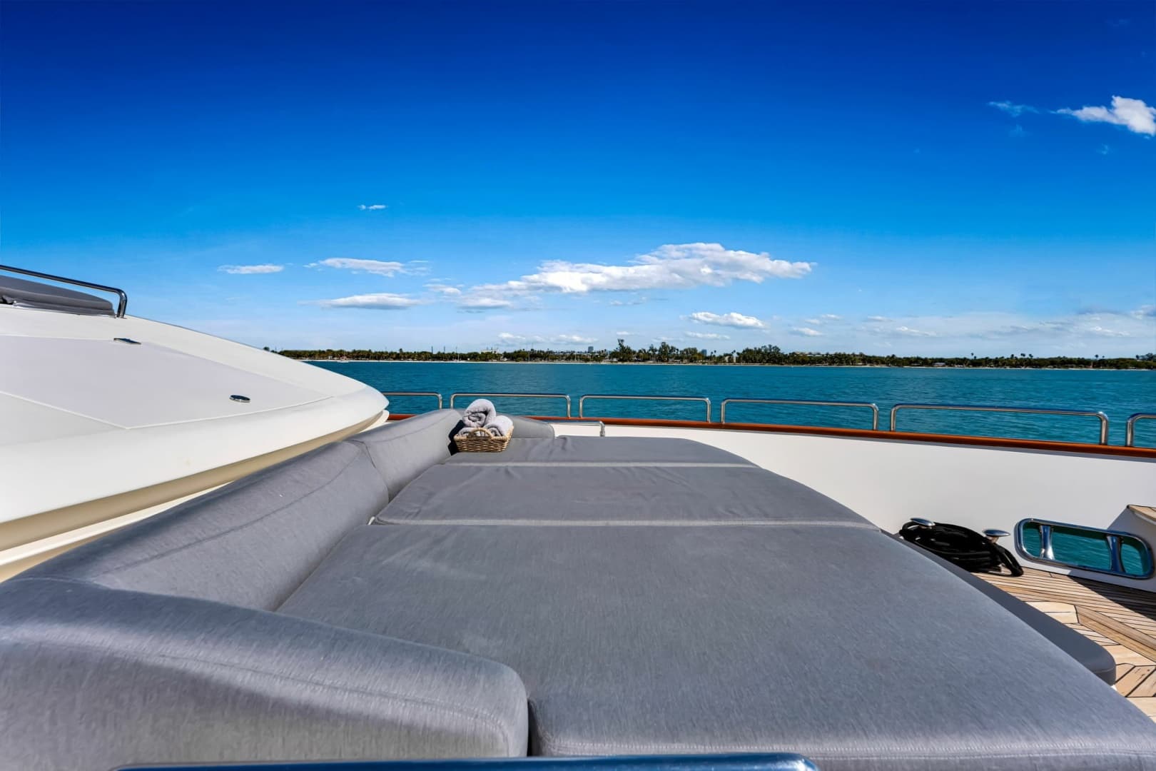 2005 Azimut 105