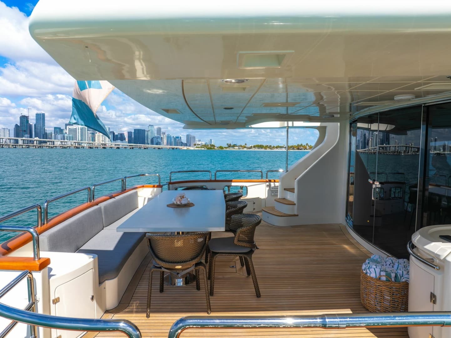 2005 Azimut 105