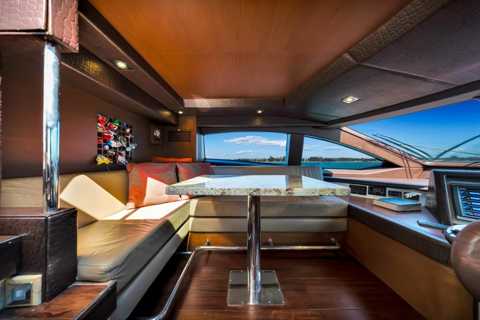 2005 Azimut 105