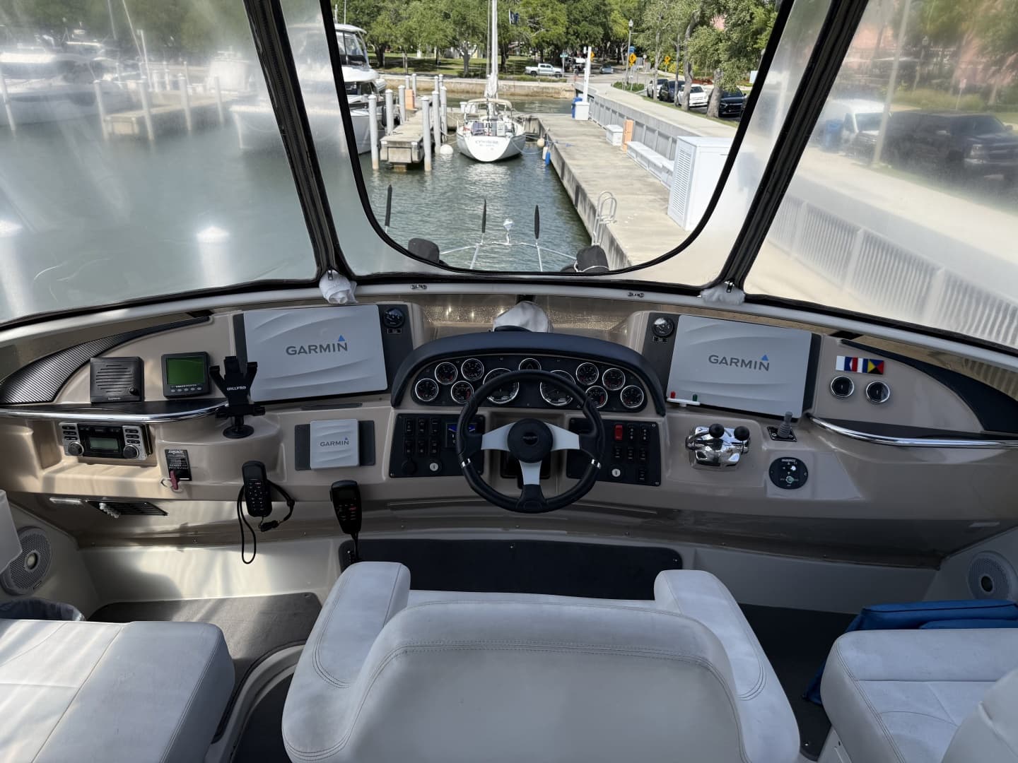 2006 Carver 44 CMY