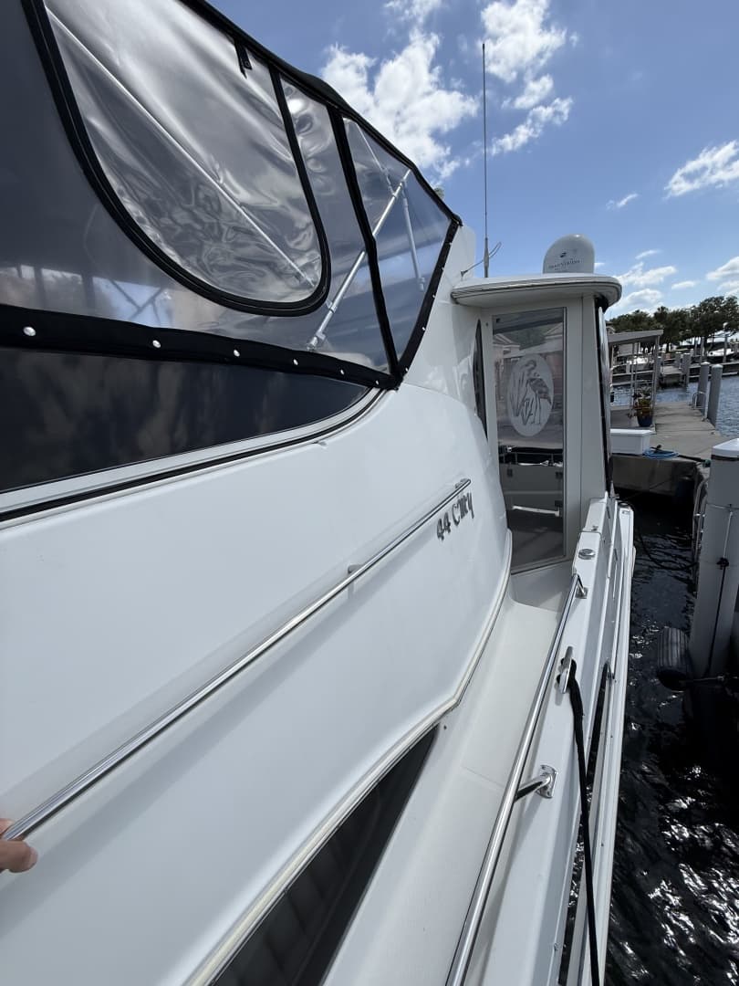 2006 Carver 44 CMY