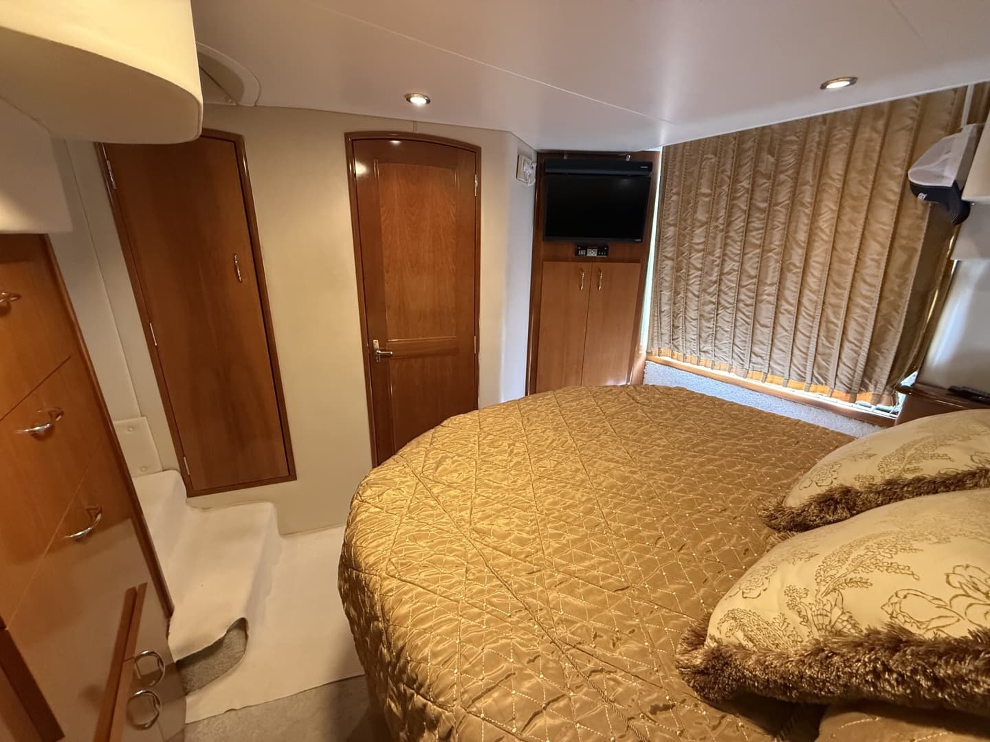 2006 Carver 44 CMY
