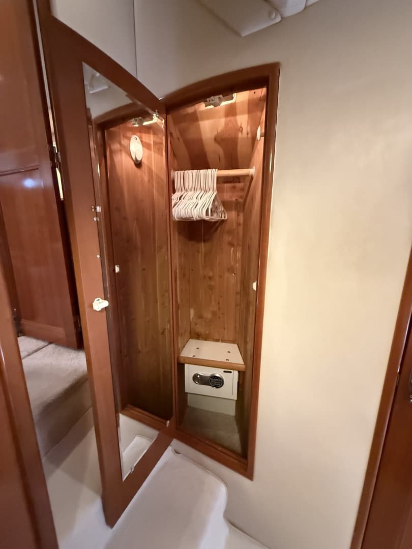 2006 Carver 44 CMY