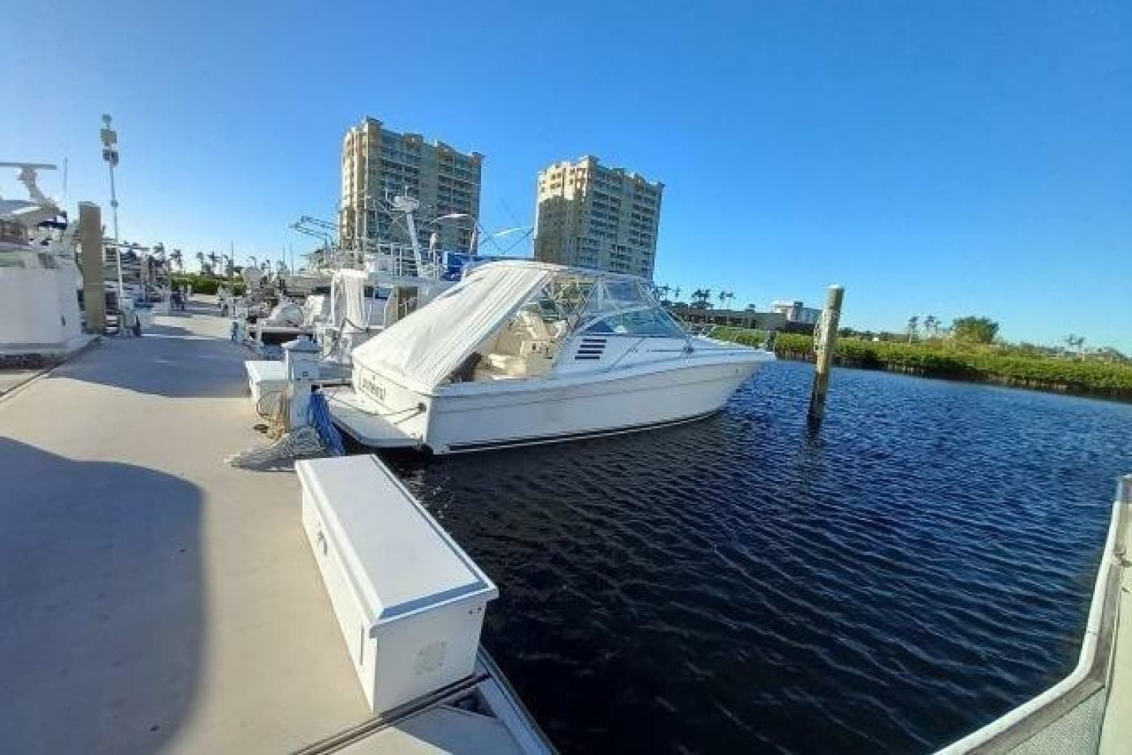 1997 Sea Ray 370 Express Cruiser
