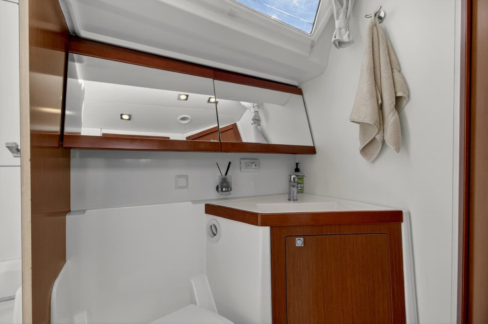 2012 Beneteau Oceanis 48