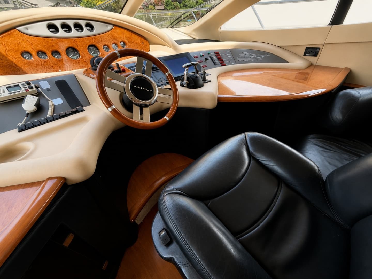 2005 Azimut Fly 62