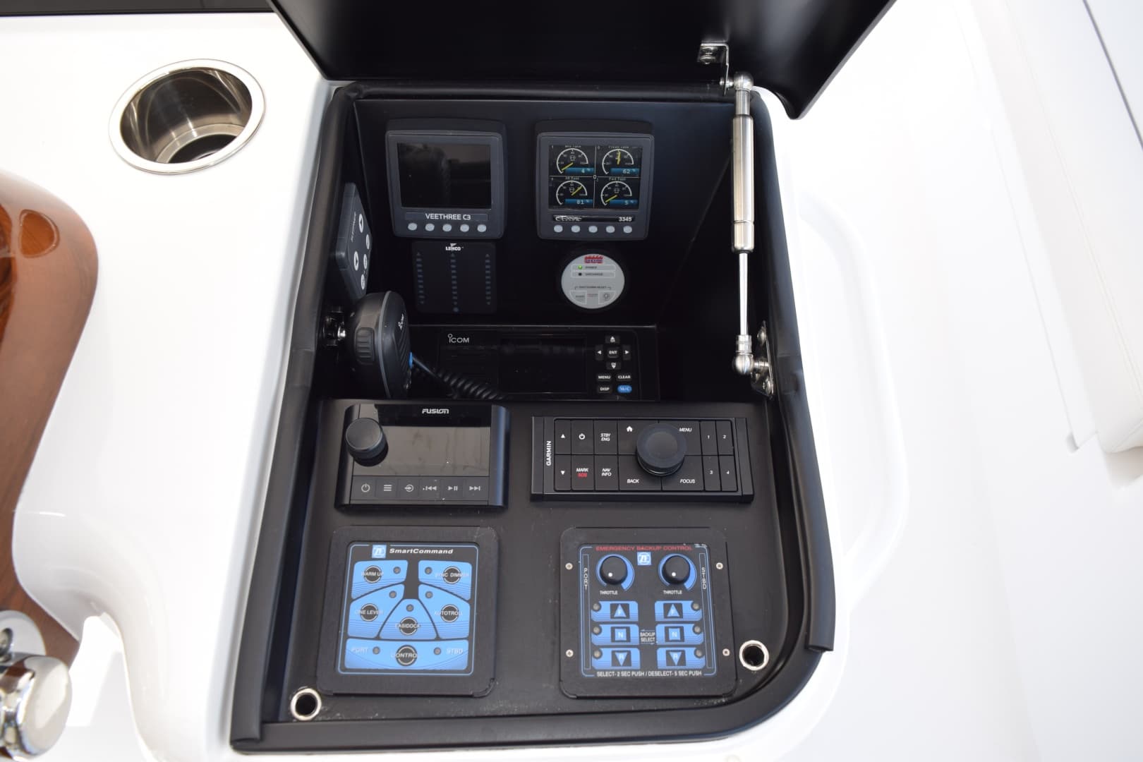 Viking 54 - Dog House - Flybridge Electronics