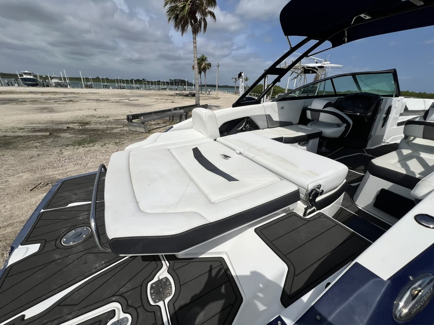 2015 Monterey 268SS