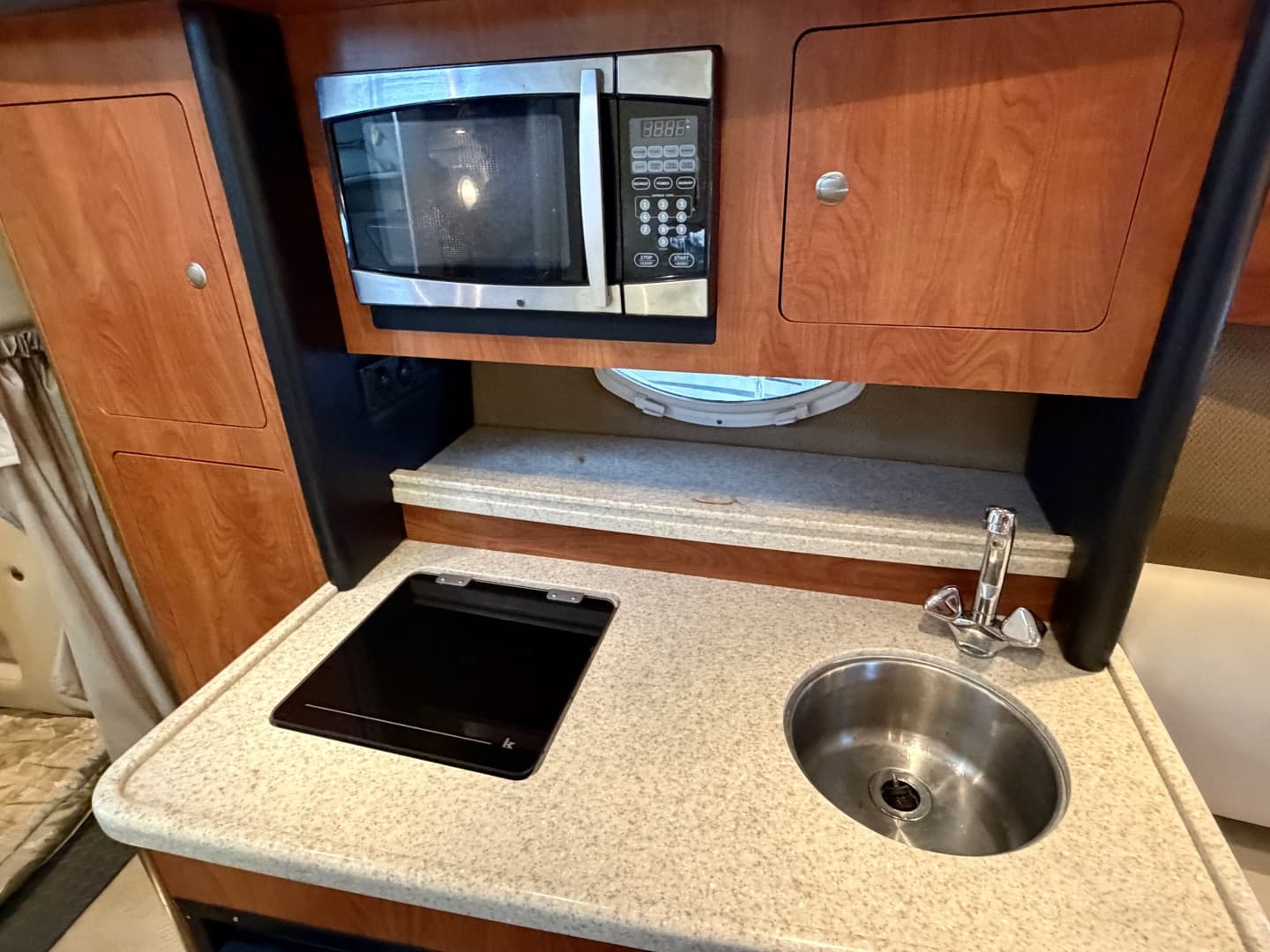 2008 Rinker 280 Express Cruiser