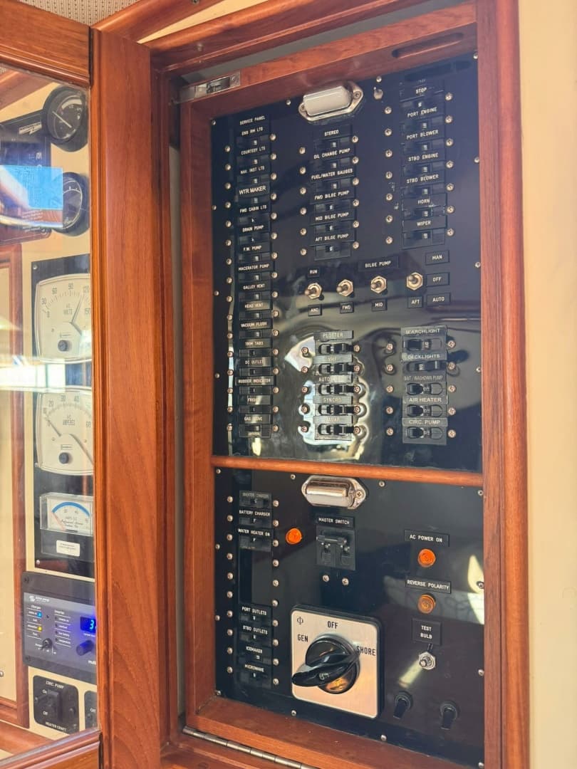 1999 Grand Banks Yachts 