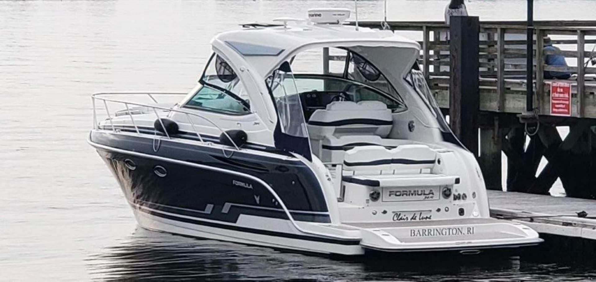 Formula 34 CLAIR DE LUNE - Port Aft Profile at Dock