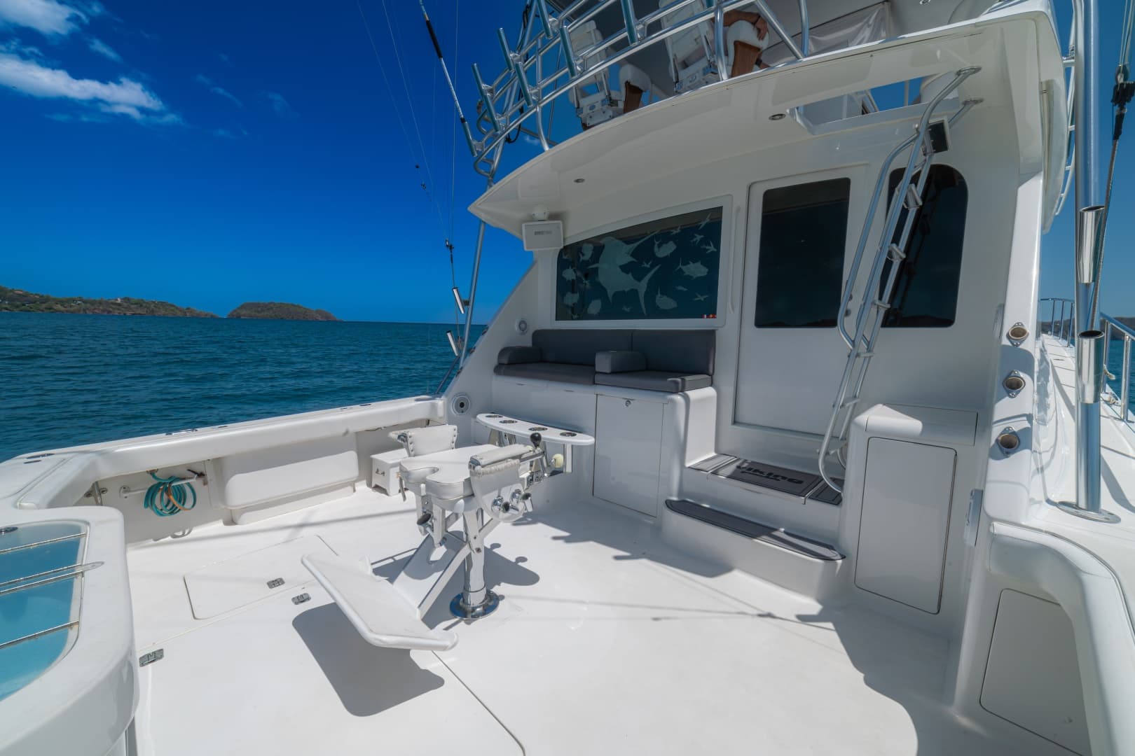 2005 Viking 61 Convertible Cockpit