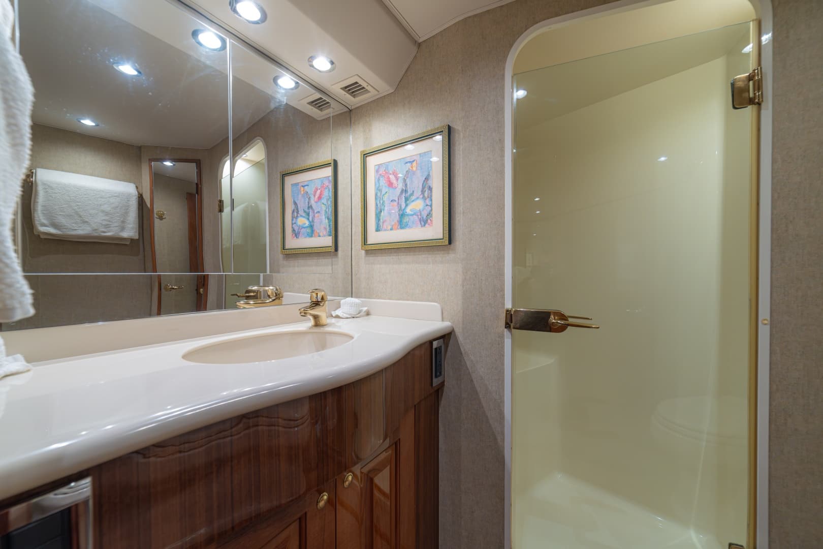 2005 Viking 61 Convertible Master Stateroom