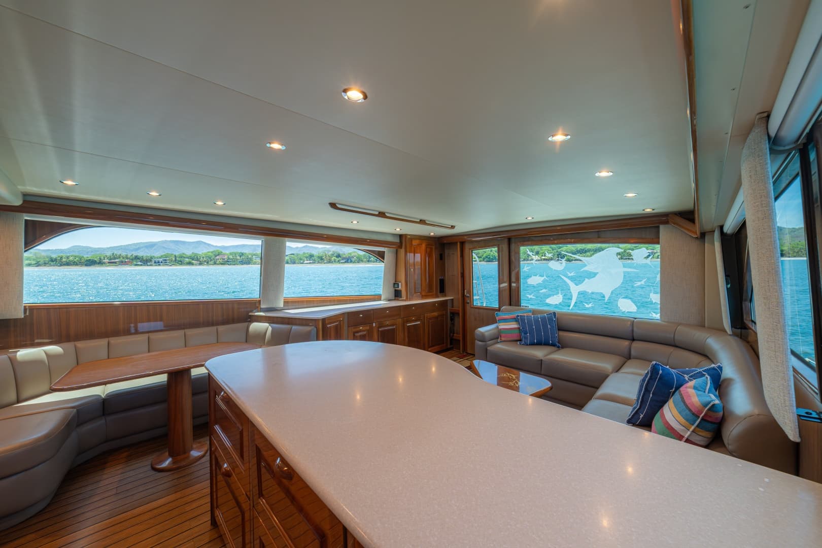 2005 Viking 61 Convertible Galley/Salon