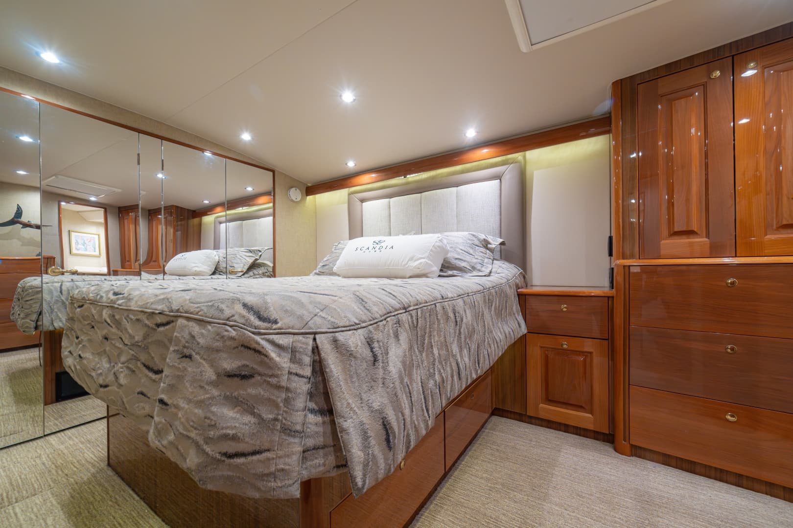 2005 Viking 61 Convertible Master Stateroom