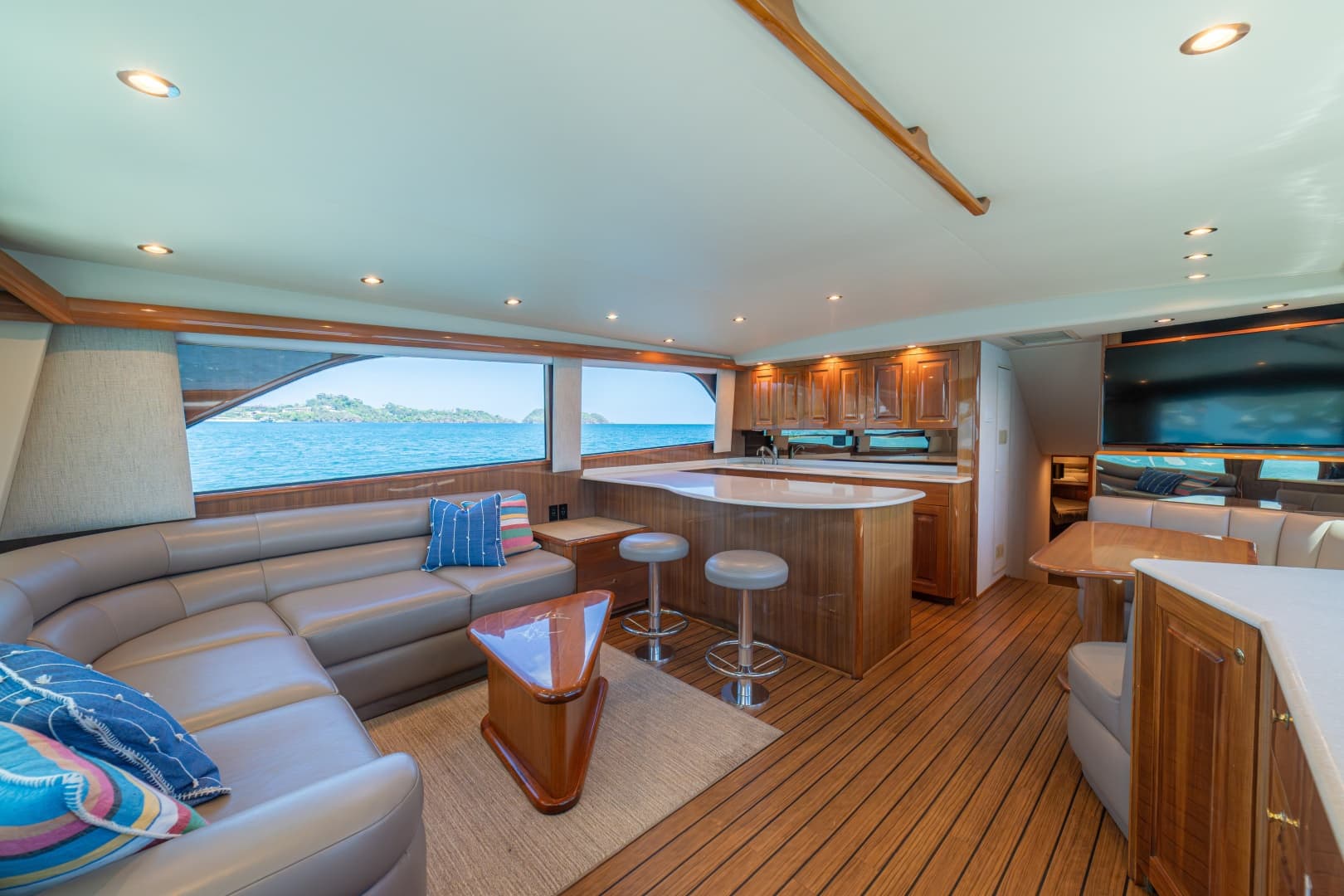 2005 Viking 61 Convertible Salon/Galley