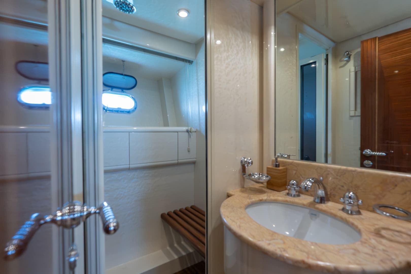 2004 Mangusta 72