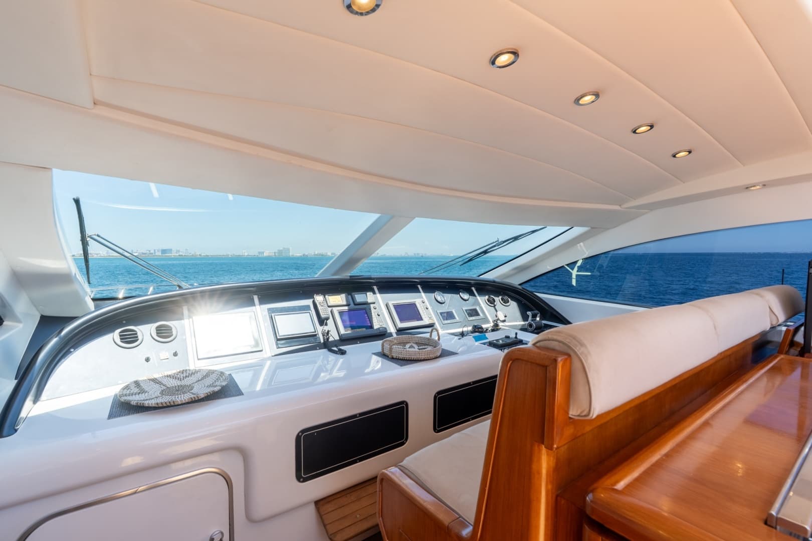 2004 Mangusta 72