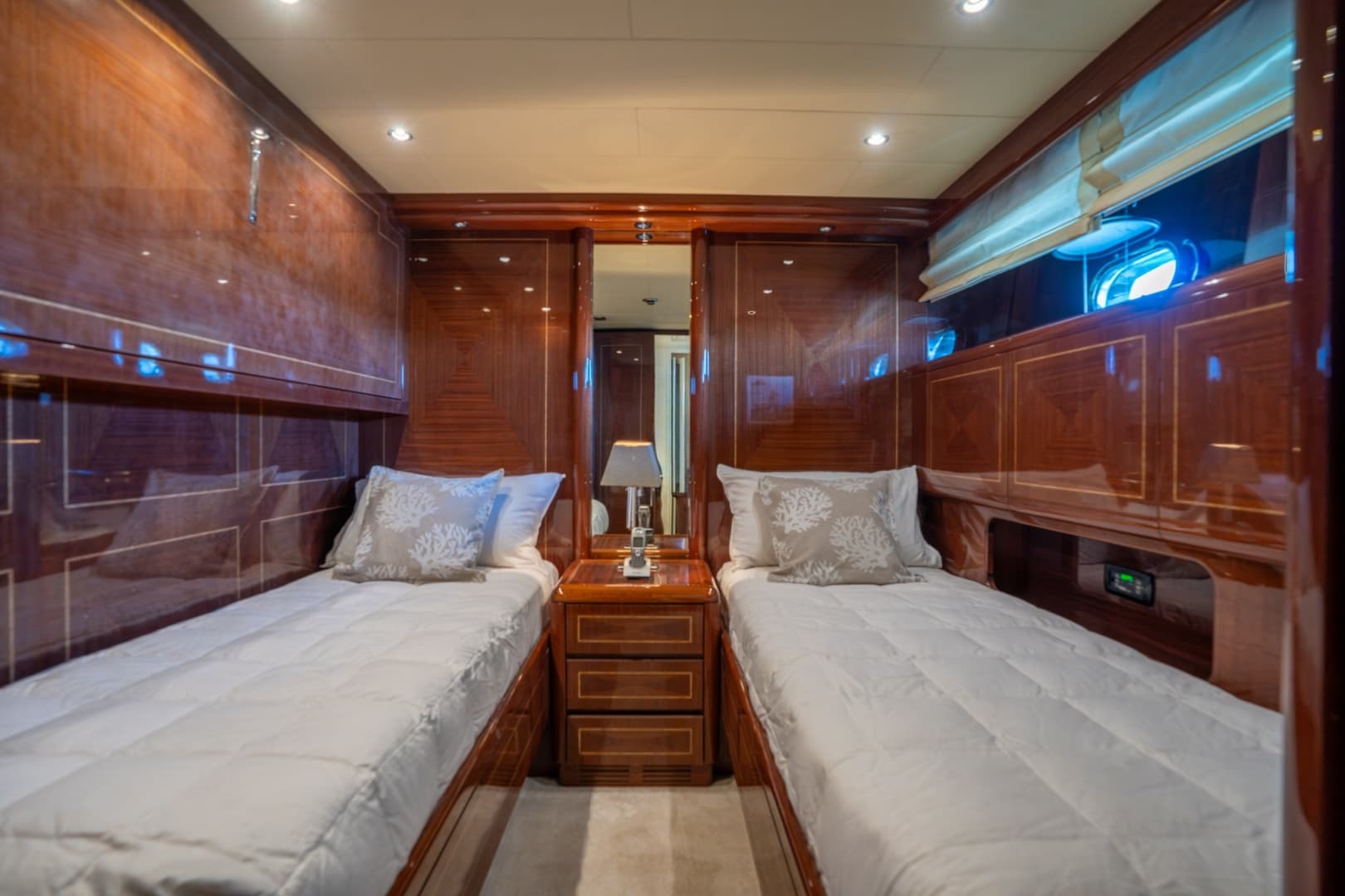 2004 Mangusta 72