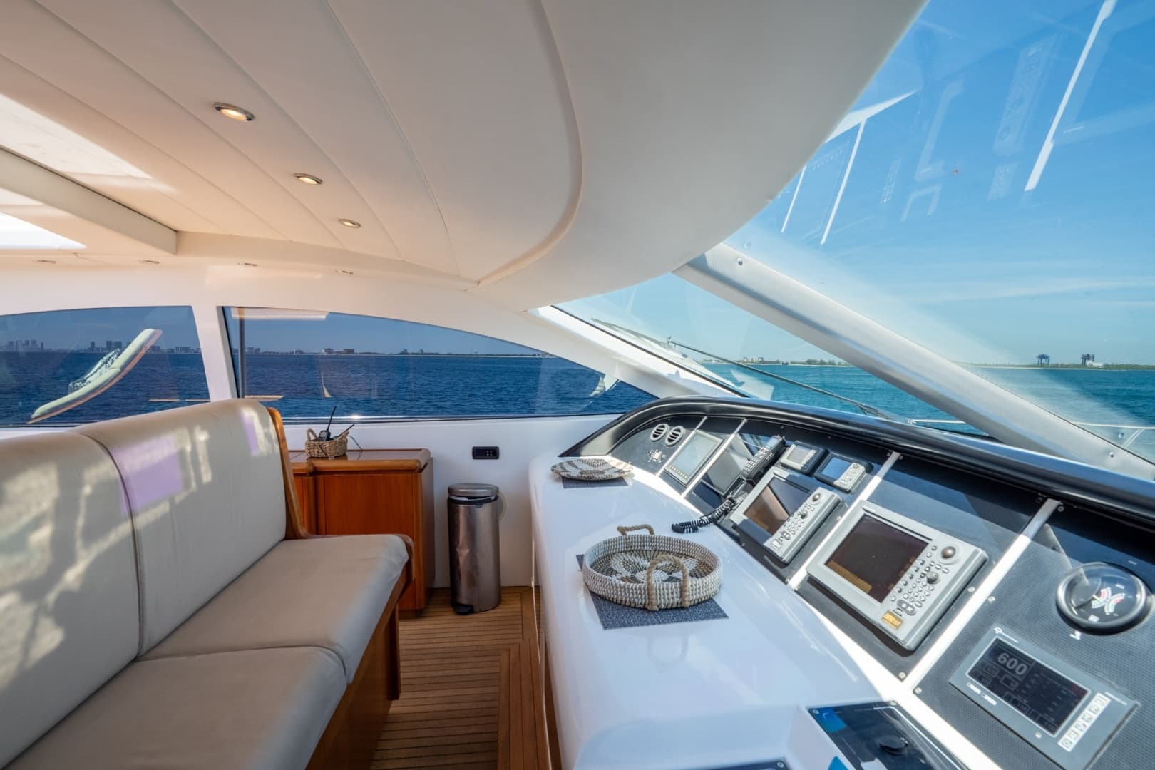 2004 Mangusta 72