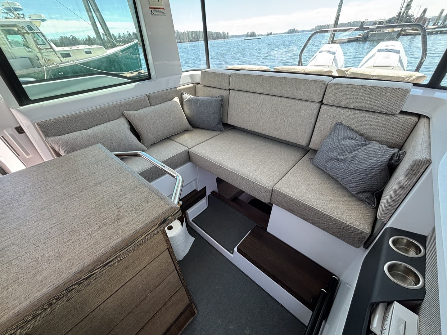 2023 Axopar 37XC Cross Cabin