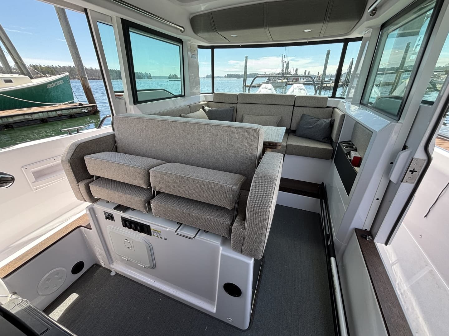 2023 Axopar 37XC Cross Cabin