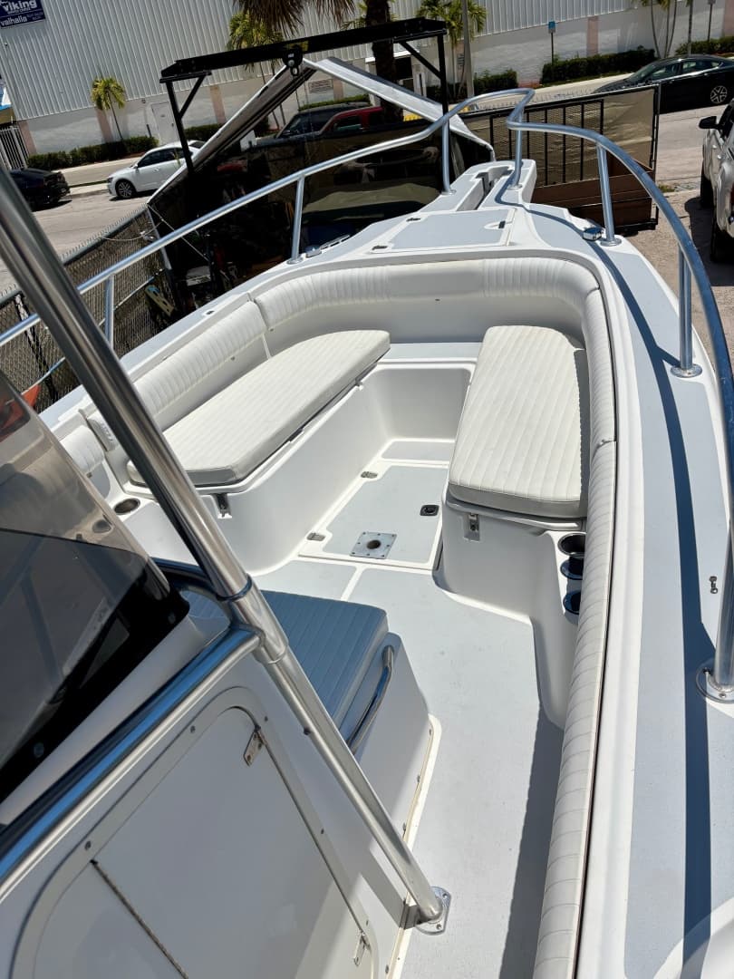 2001 Boston Whaler 26 Outrage