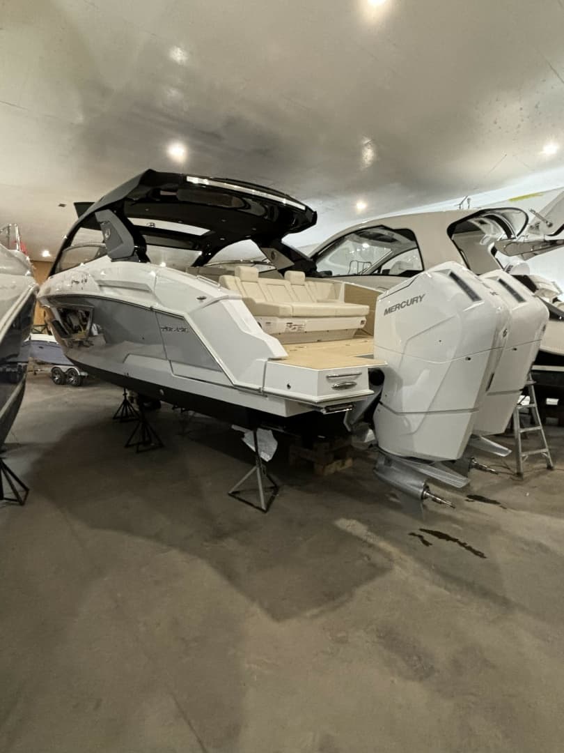 2024 Cruisers Yachts 42 GLS OB