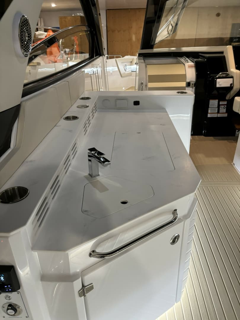 2024 Cruisers Yachts 42 GLS OB