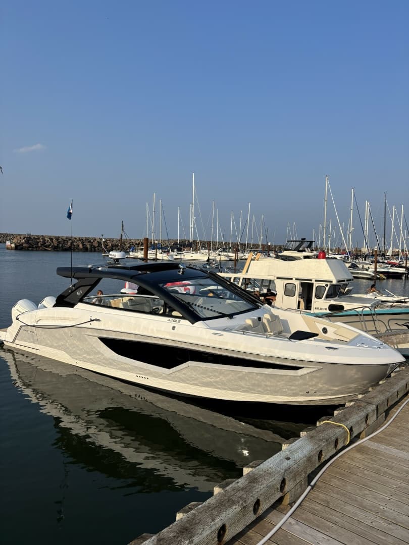2024 Cruisers Yachts 42 GLS OB