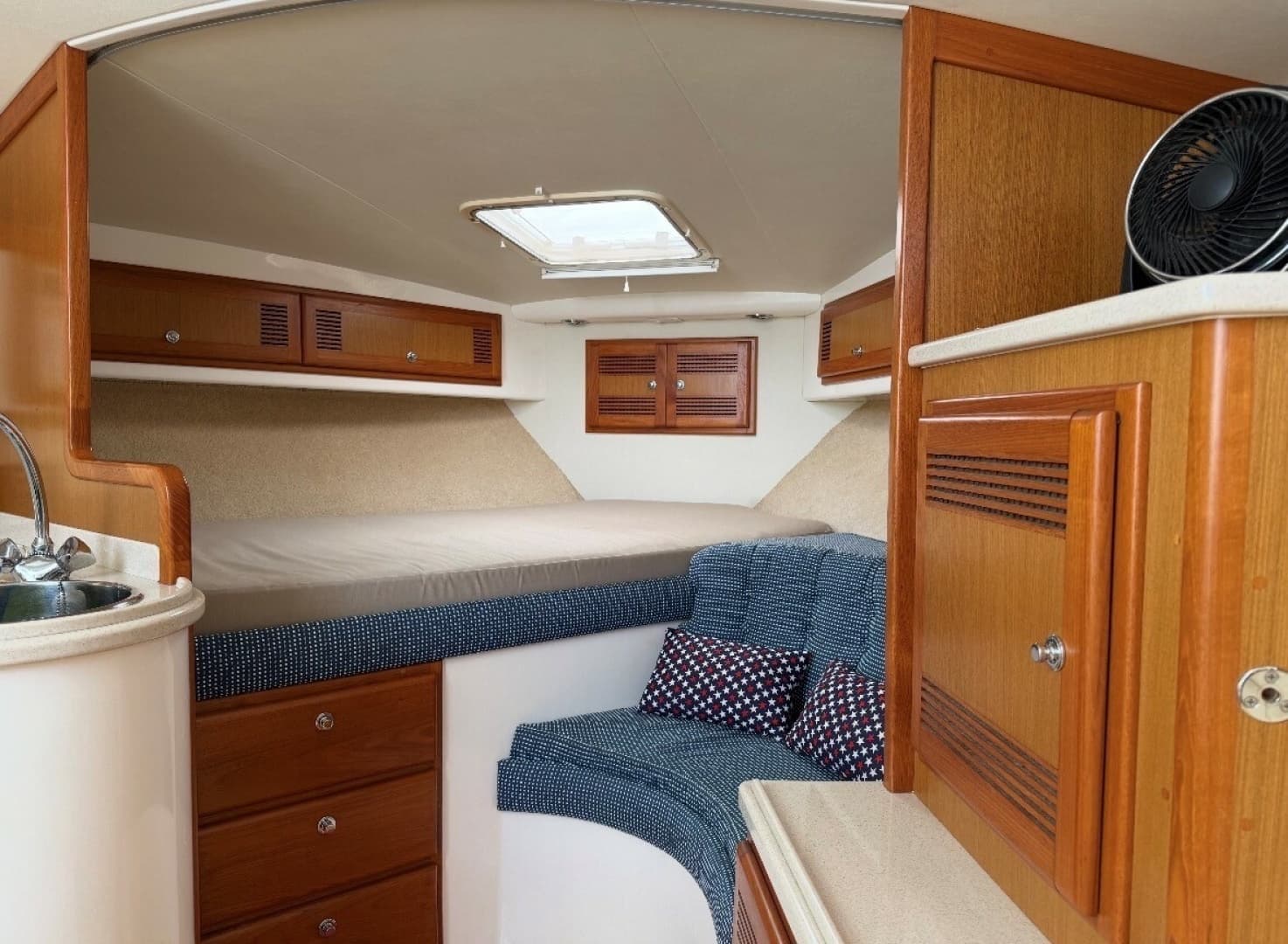 Cabo 35 SCREAMIN' EAGLE - Cabin 