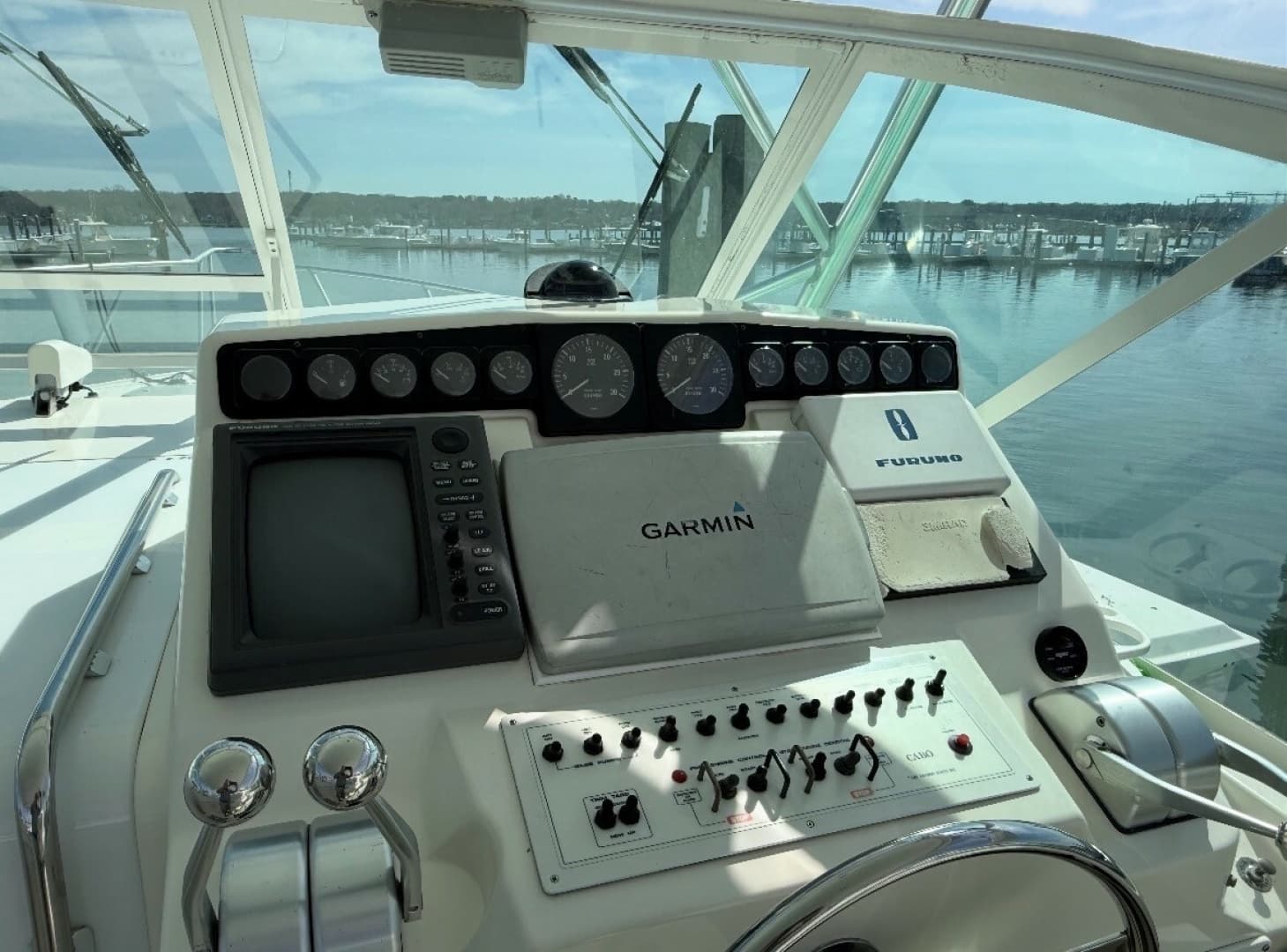 Cabo 35 SCREAMIN' EAGLE - Helm