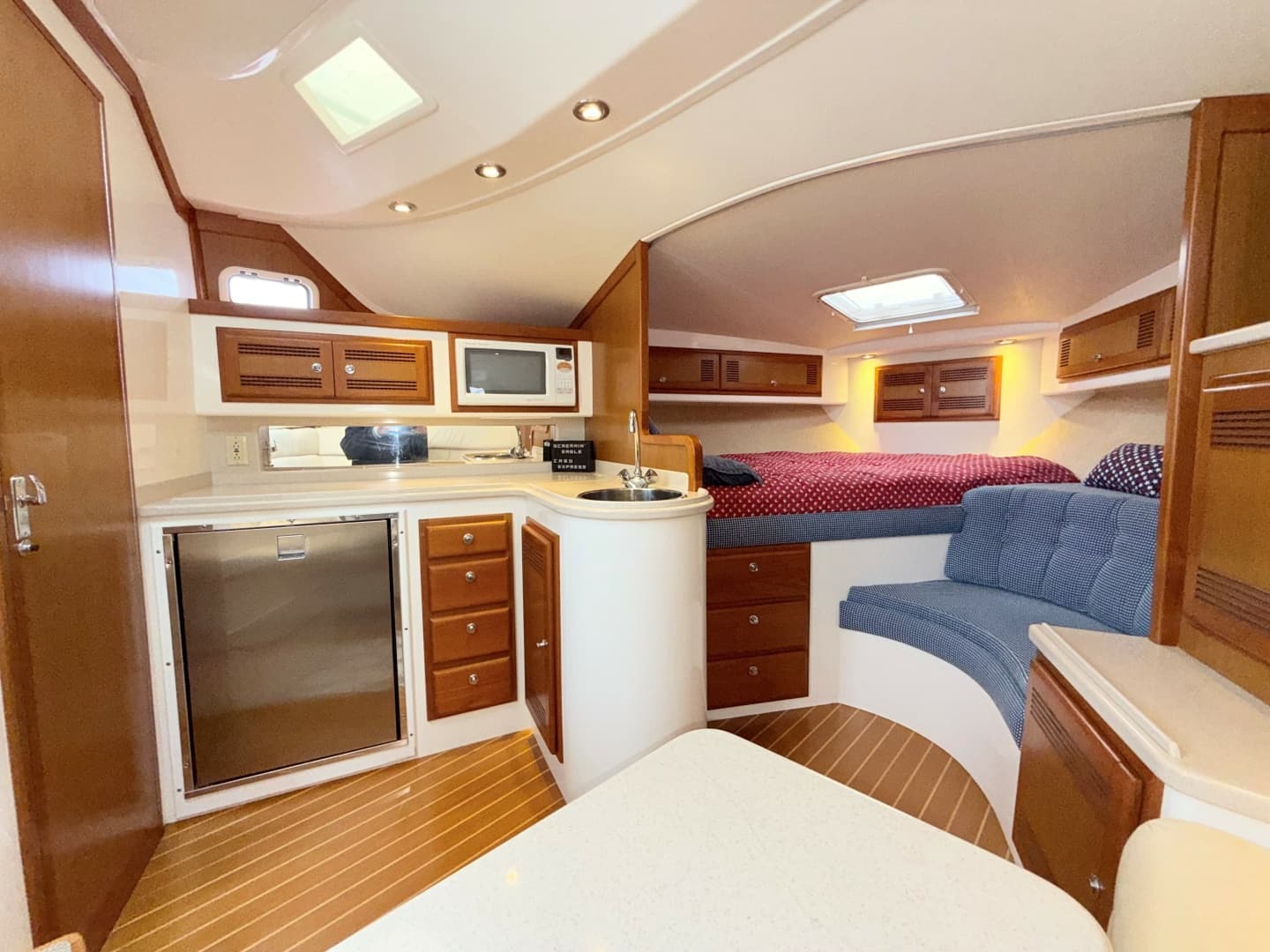 Cabo 35 SCREAMIN' EAGLE - Galley and Cabin