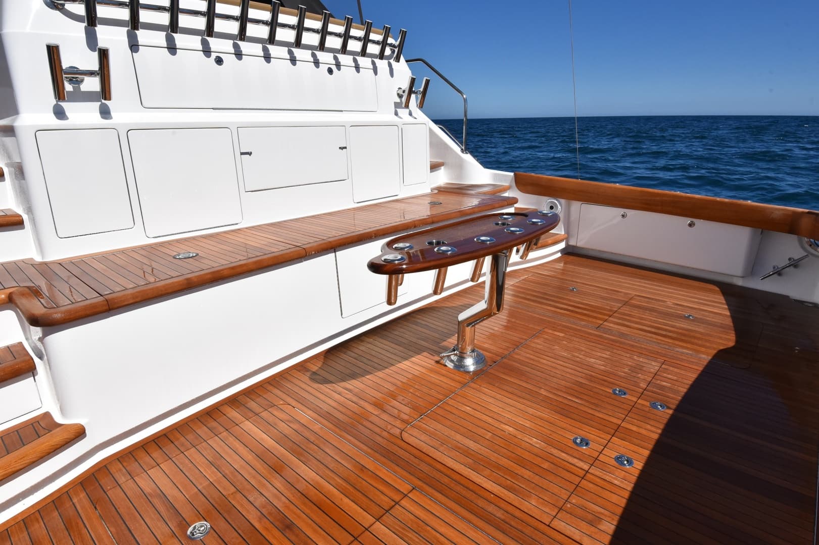 2024 Viking 90 Skybridge