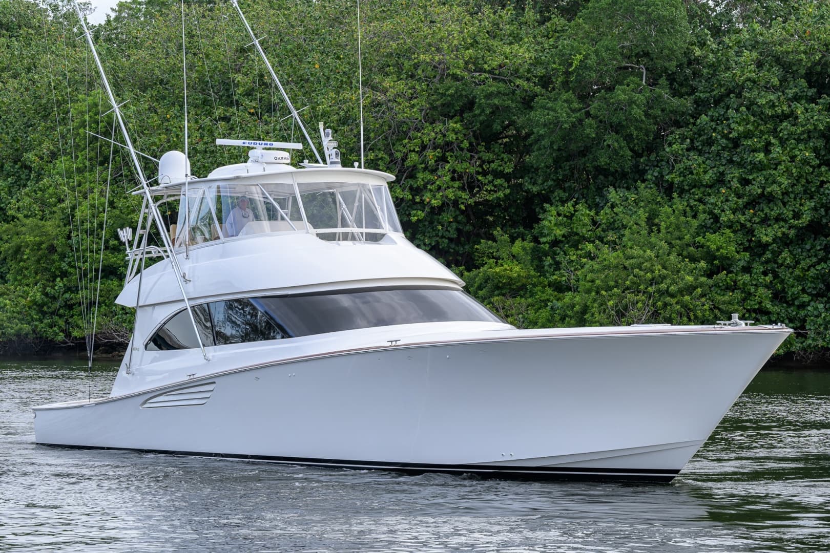 Viking 70 DESPERADO - Starboard Bow Profile